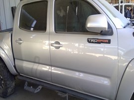 2013 TOYOTA TACOMA, SILVER, PRE-RUNNER MODEL, CREW CAB, 4.0L, AT, 2WD. Z26470
